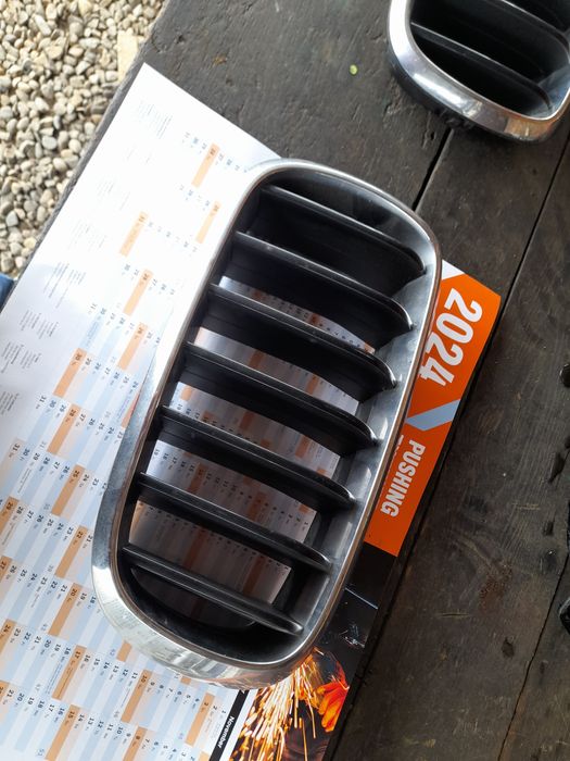 Vând grile capota bmw x6 x5 2017