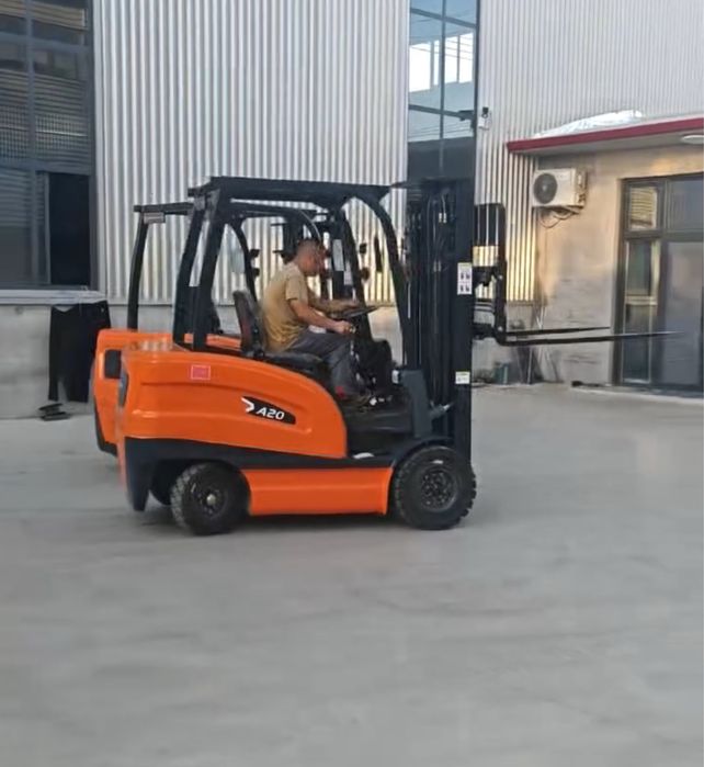 Вилочный погрузчик кара