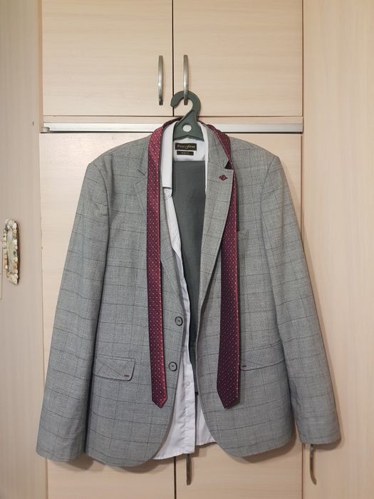 Два классических костюма