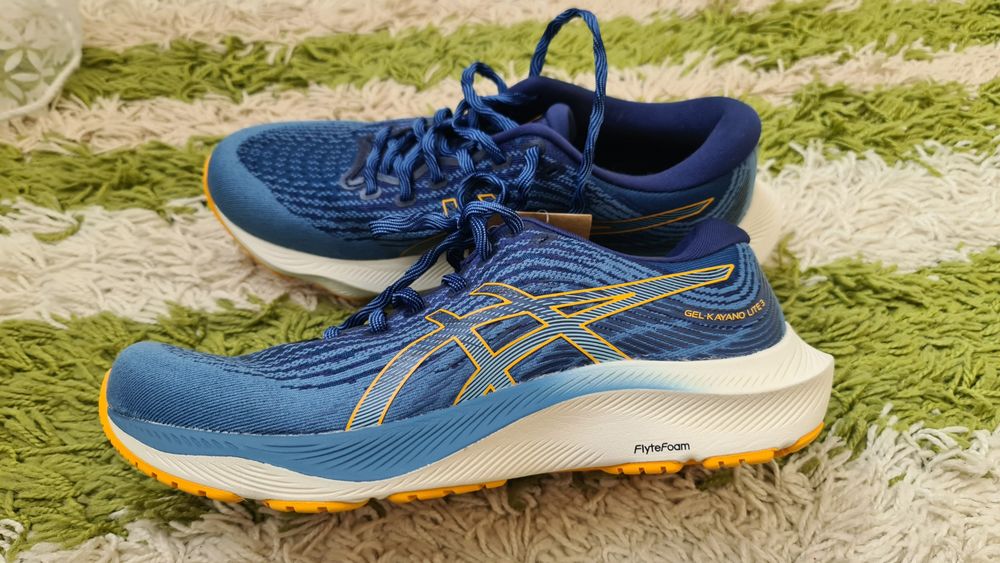 Продам кроссовки