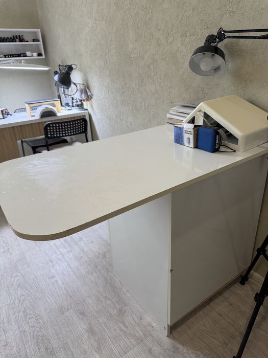 Продается Маникюрный стол