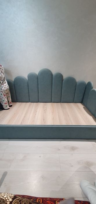 Диван болалар учун сотилади