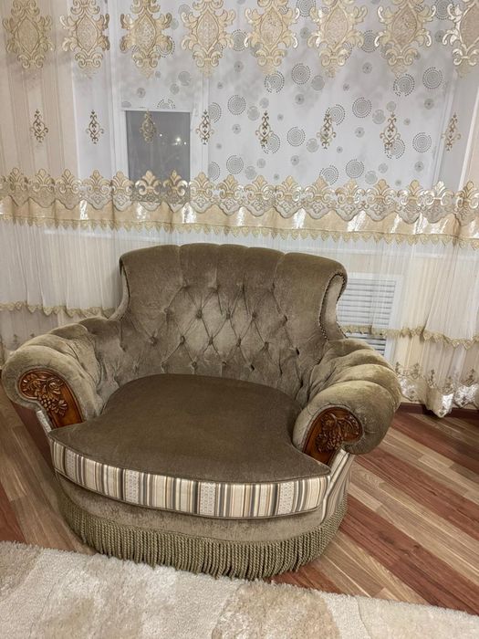 Продам Мягкую  мебель  тройка