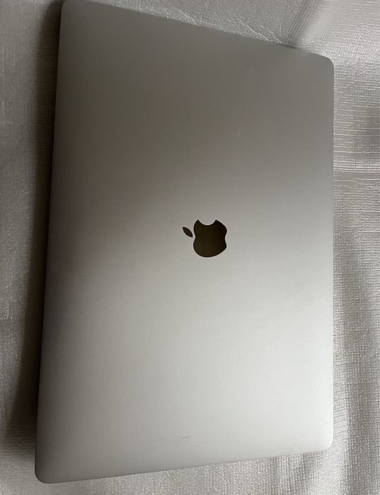 16” MacBook PRO 2020• 16 GB • 512 GB • i9 • 98% Viata Bateriei