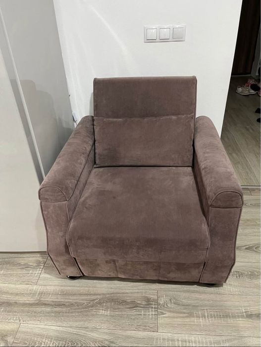 Canapea extensibila si fotoliu