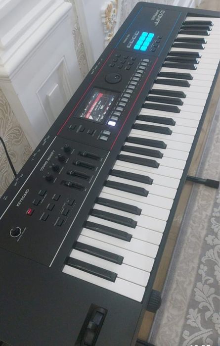 Цифровой синтезатор Roland Juno D6