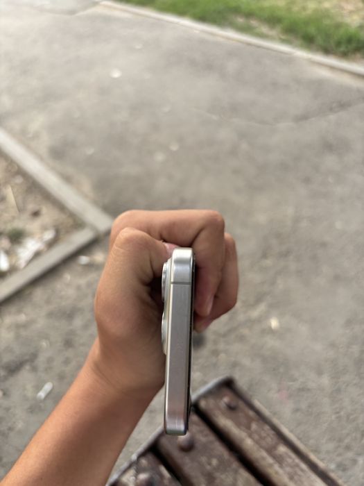 продам iphone 15 pro
