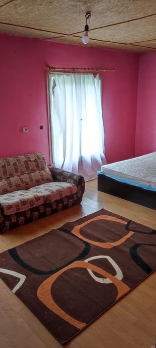 Спалня и канапе .