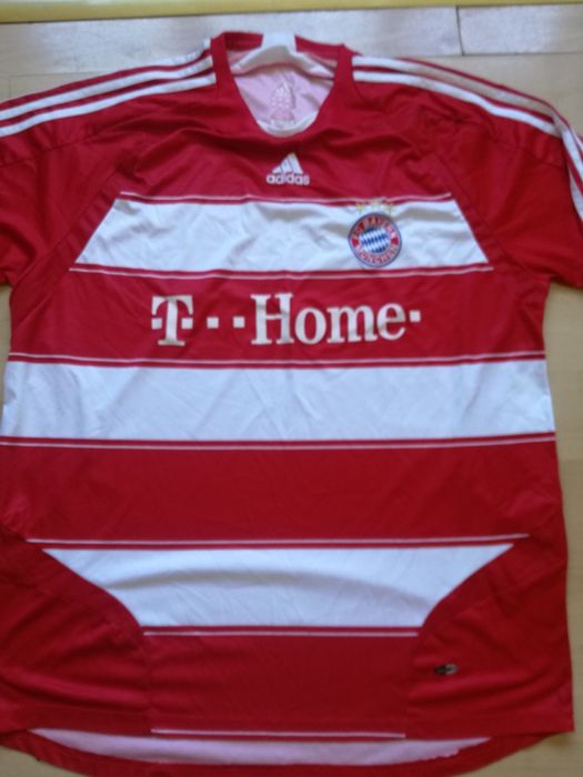 Футболни фланелки на различни отбори добро състояние,