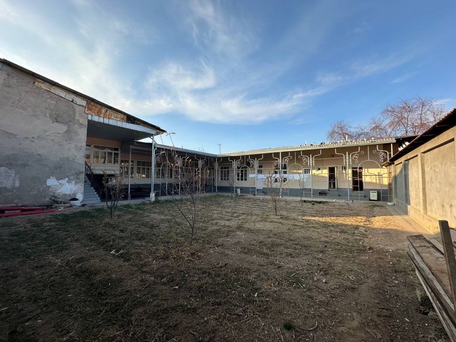 Хасанбой постдан 1,5 км кирганда угловой 9,4 сотих ер хисобида