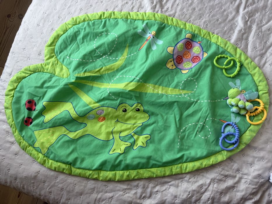 мемори подложка за повиване и постелка tummy time