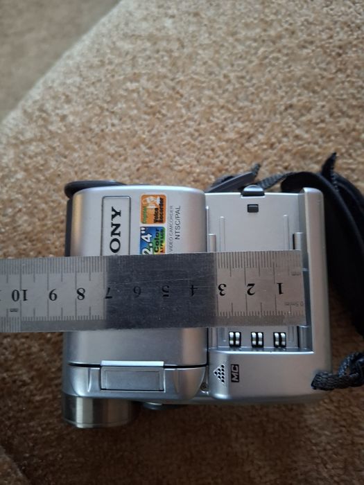 Видеокамера  б у   нет батареи