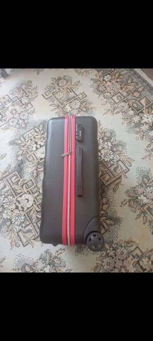 Продам   чемодан