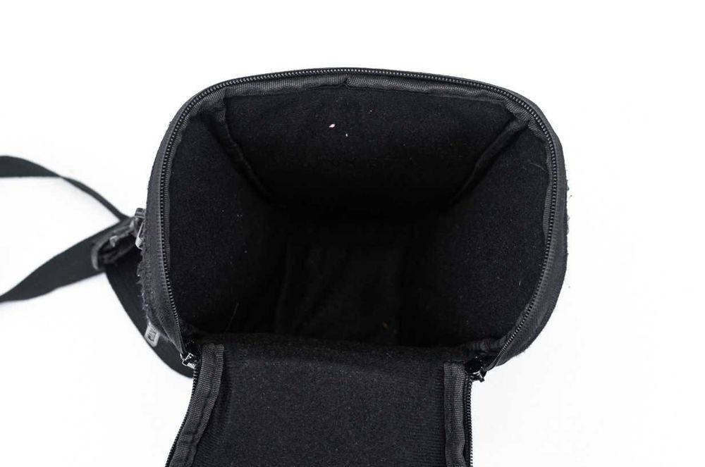 Geanta foto Canon. Dimensiuni: 20 x 17 x 11 cm