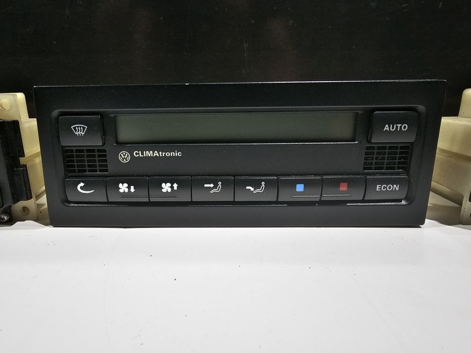 panou climatronic original volkswagen golf 4 / passat b5 

stare buna