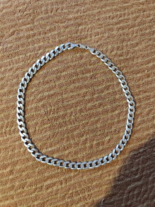 Продавам прекрасен,плътен,сребърен,унисекс синджир!