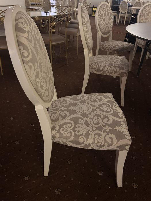 Vand scaune tapitate  ! Conditi foarte bune .