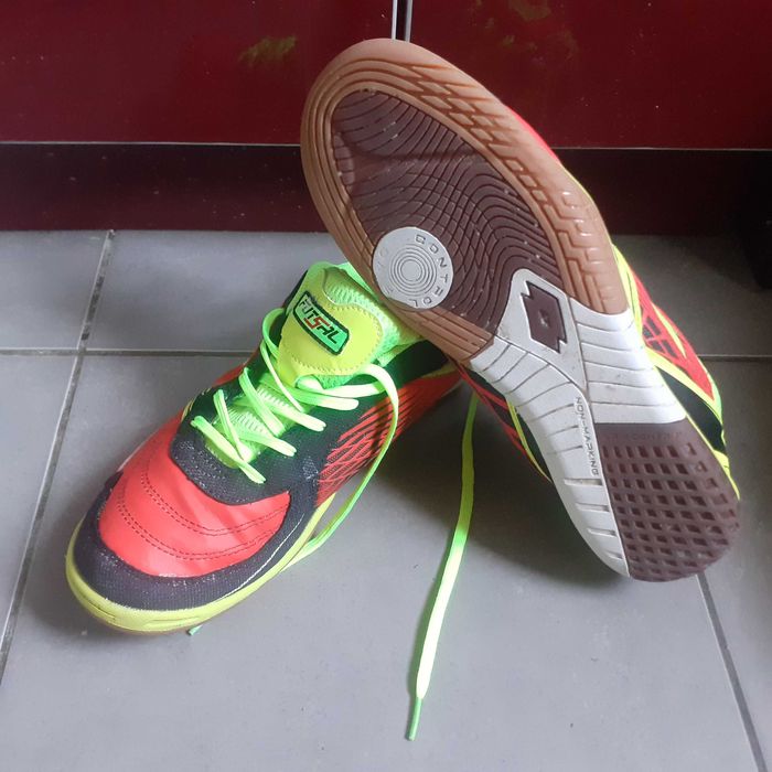 Vand adidasi fotbal Lotto Futsal originali, 42, pret 80 lei