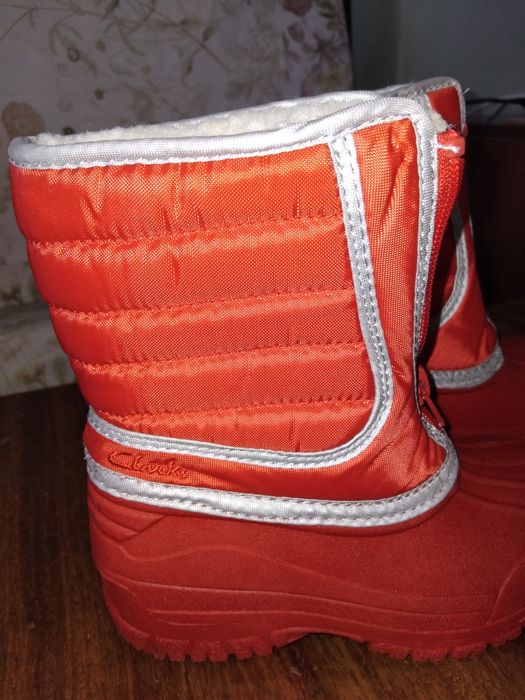 Водоустойчиви нови Clarks,  номер 28.