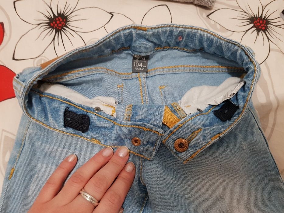 Blugi Zara marimea 104