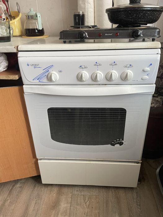 Продам газовую плиту с болоном