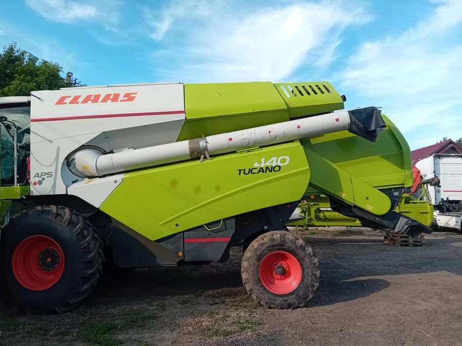 Combină Claas Tucano