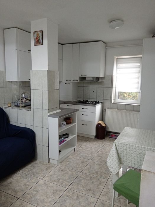 De vânzare: Apartament 3 camere decomandat, 70 mp utili – Târgoviște, Micro 4 (Zonă excelentă)