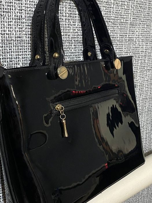 Женская сумка чёрного цвета