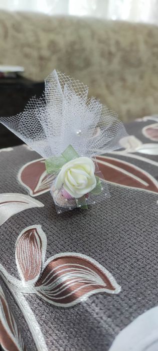 Сватбени късметчета (изработени според темата на сватбата; по желание)