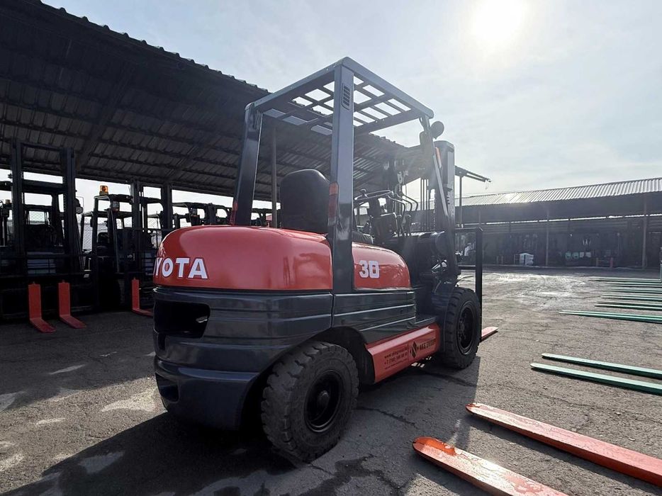 Вилочный погрузчик TOYOTA 6FG30