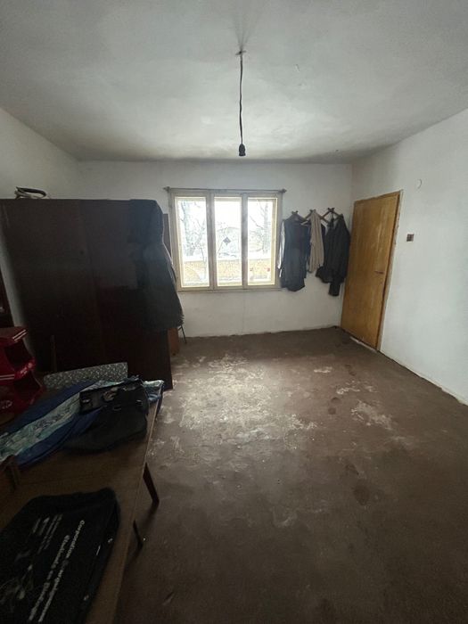 Къща на 2 етажа с мазе, гараж и кладенец – с. Крушето