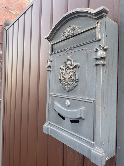 Почтовый ящик,не пользовались,очень симпатичный!продаю из за ненадобно