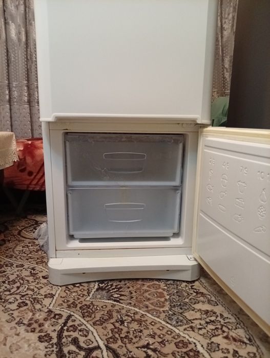 Продам Холодильник INDESIT