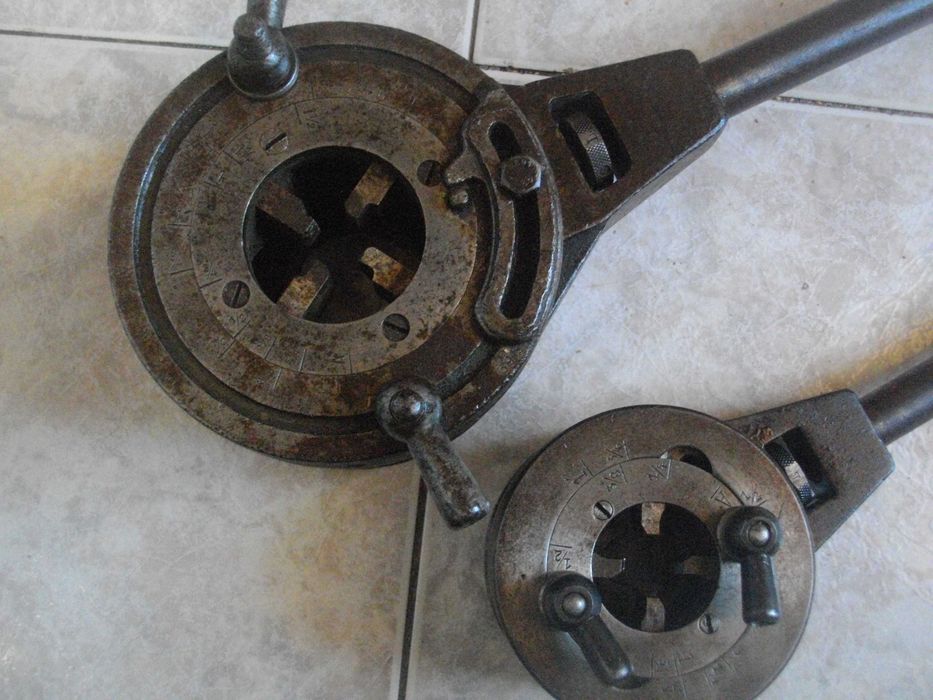 Винторезка винтонарезка плашка чешмеджийска за резби тръби 1/4"-1 1/2"