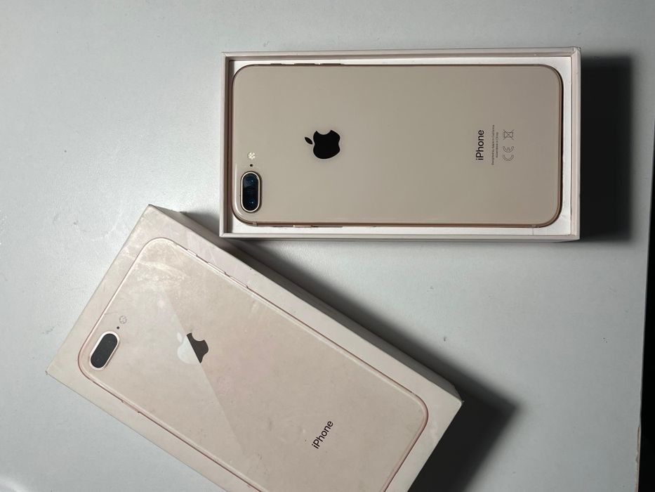 Телефон айфон 8 +