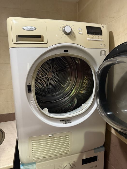 Продавам работеща сушилня Whirlpool AZB 8780 8 кг