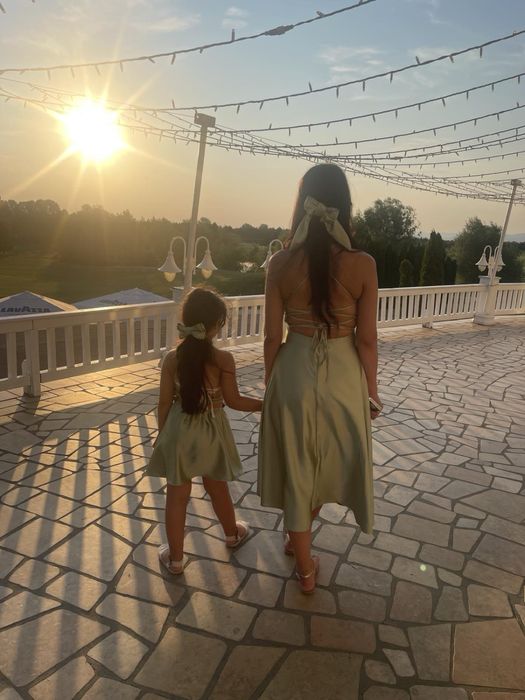 Официална рокля в цвят мента