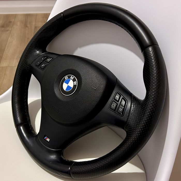 Volan M pachet piele BMW Seria 3 E90 E91 Seria 1 E87 X1 E84 comenzi cu airbag.