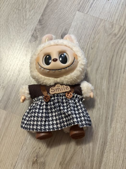 Лабубу със събличащи се дрехи