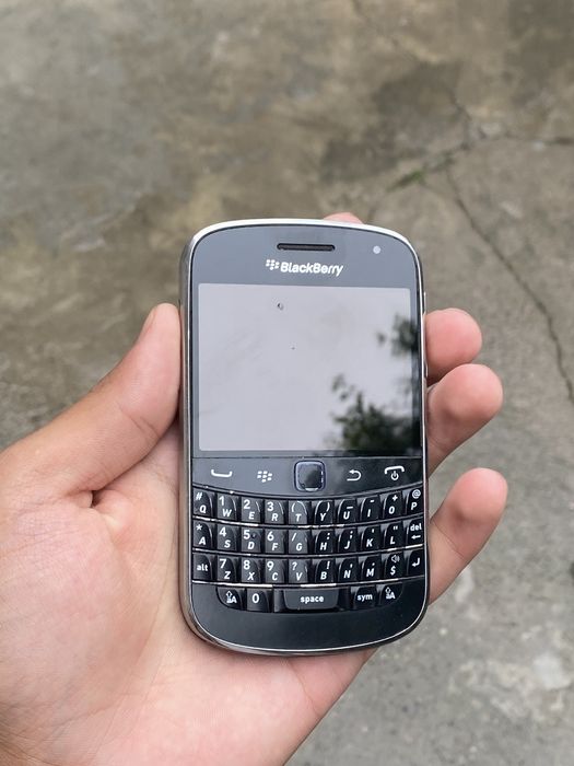 Blackberry 9900 bold sotiladi