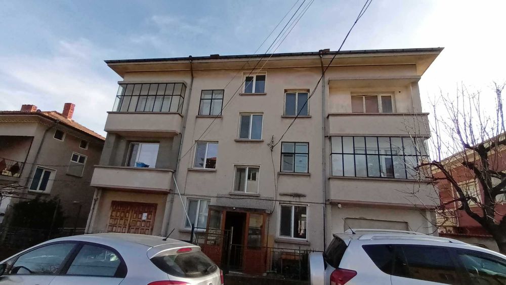 Продава се Тристаен апартамент в Хисаря - 110 кв.м за 537 €/кв.м - Снимка #1