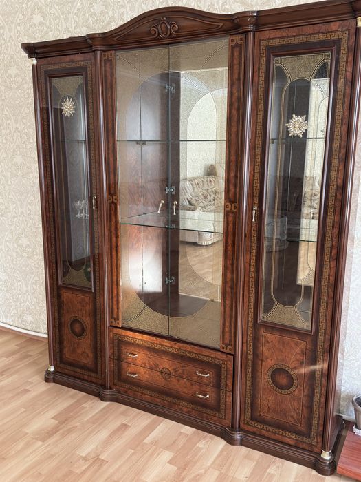 Продам шкаф для гостинной
