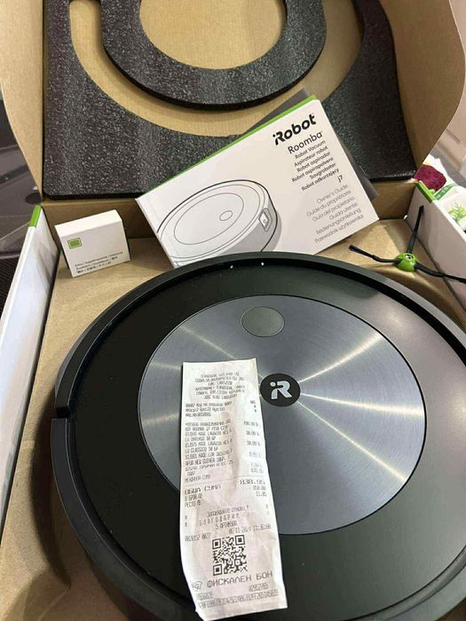 Продавам прахосмукачка робот Robot Roomba j7