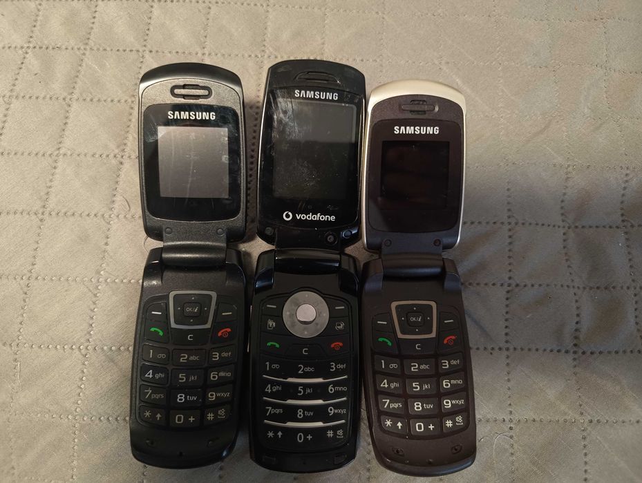 Telefon dual SIM pe butoane