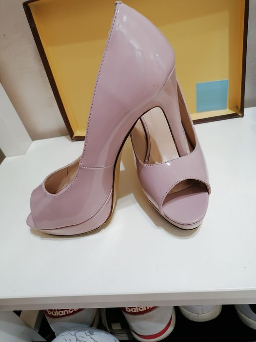 Дамски обувки (с висок ток)