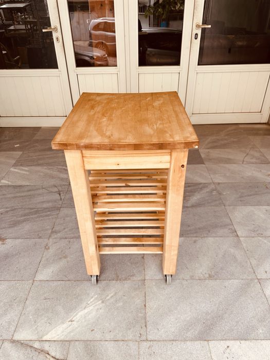 Масивна кухненска количка с butcher block плот (за рязане)