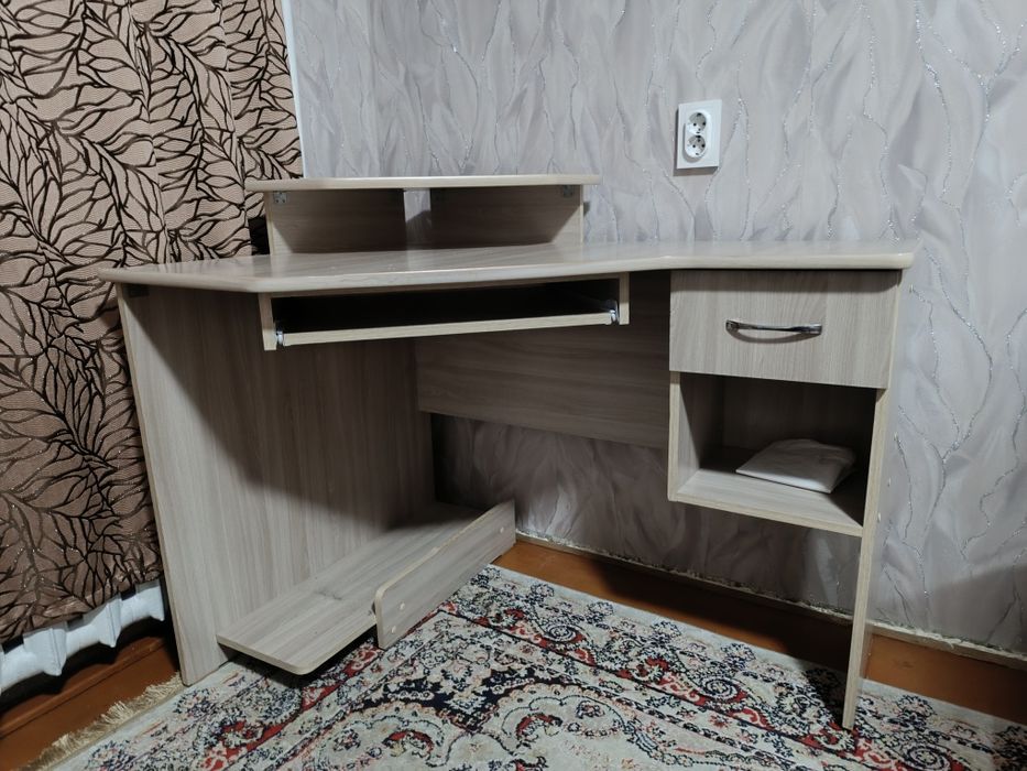 Продам стол для учебы