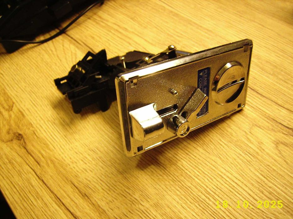 Acceptor monede pentru automate