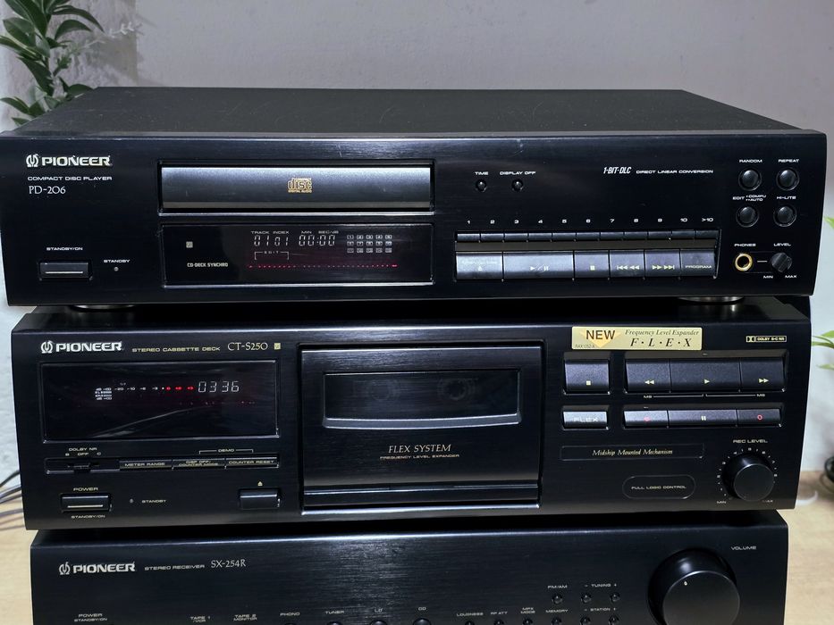 Linie audio PIONEER ,receiver sx-254r, deck ct-s250, cd player pd-206