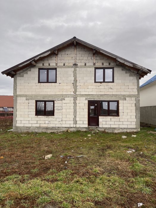 Vând Casă la roșu,zona Gai